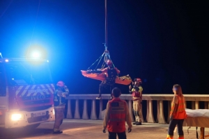 西媒：拉科魯尼亞前鋒自拍時不慎墜落巖石，消防員緊急救援