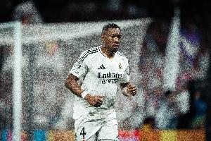 年薪2250萬歐?阿斯：阿隆索告知阿拉巴，若留隊只能踢替補??