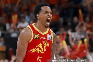 ??最大功臣！巴里-布朗26中14&6記三分砍下41分5板9助3斷1帽