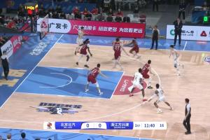 ??噓聲震天！總決賽G6開場 孫銘徽一拿球北京球迷全場狂噓！