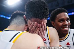 雙喜??胡金秋妻子更博：十年圓夢(mèng)??屬于我們五周年最好的禮物