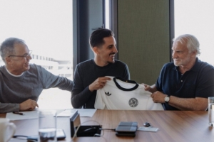 德國足協(xié)官方：霍村助教胡布納將接替瓦格納，擔(dān)任納帥助理教練