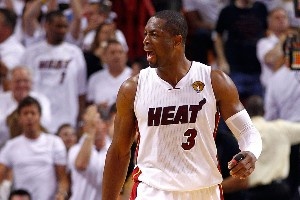 季后賽末節(jié)20+率隊(duì)贏球??喬杜庫韋AI上榜 神將戴帽太冷血??