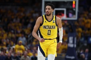 季后賽15+助攻0失誤榜??控衛(wèi)之神不負(fù)盛名 魔術(shù)師居次 白煞無緣