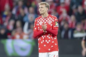 記者：多隊(duì)接觸美因茨20歲前鋒魏珀，科莫正密切關(guān)注球員處境