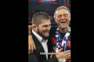 ??“小鷹”哈比布摟著恩里克說(shuō)：hala madrid，恩里克笑著搖頭