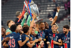 巴黎官方社媒曬捧杯照片：你不是在做夢(mèng)，早上好歐洲冠軍！