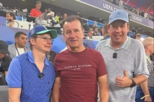 支持昔日弟子K77！斯盧茨基現(xiàn)身安聯(lián)球場(chǎng)現(xiàn)場(chǎng)觀戰(zhàn)歐冠決賽