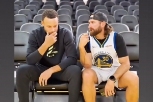 庫里去年評歷史最強五人組：奧鄧詹喬庫 奧尼爾今天轉(zhuǎn)發(fā)??