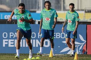 巴西對(duì)陣厄瓜多爾球衣號(hào)：維尼修斯10號(hào)，安東尼11號(hào)&卡塞米羅5號(hào)