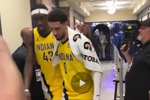 這都贏了！球員通道內的哈利+西卡：我們甚至都沒打好