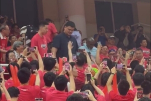 為母校加油！姚明和莫布里&朱俊龍現(xiàn)場觀戰(zhàn)上交VS太理的8強戰(zhàn)