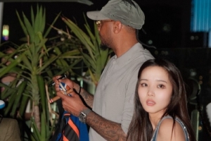 烤肉姐曬與安東尼的合照：誰給我拍這么好看的 攝影師給我加雞腿