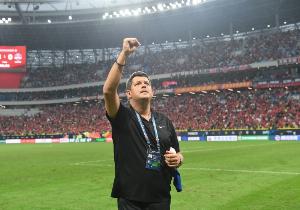 足球報(bào)：梅州客家間歇期不敢怠慢，正尋找有一定競(jìng)爭(zhēng)力的球員