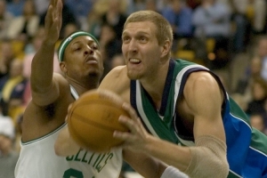 老尼爾森：1998屆新秀我最喜歡皮爾斯 但我兒子堅持選諾維茨基