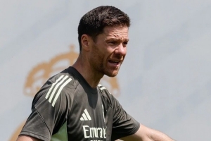 照片來了?皇馬新帥阿隆索今日首次帶隊訓(xùn)練