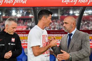 波蘭足協(xié)主席談萊萬風(fēng)波：我只看重比賽結(jié)果，輸球我要和教練談?wù)? >
                                        </div>
                                    </div>
                                    <div   id=