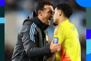 拉著迪亞斯說了啥？斯卡洛尼保密：我祝賀了他，沒什么奇怪的