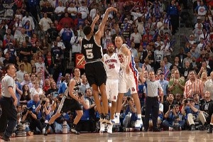 ??總決賽未嘗敗績的球員：麥考3-0 科爾5-0 喬丹6-0 霍里7-0