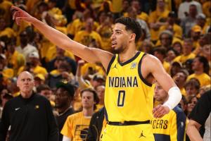 球場指揮家！哈利伯頓17中9拿下22分9板11助準(zhǔn)三雙率隊2-1領(lǐng)先