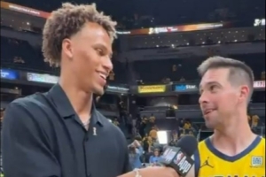 高球商??丹尼爾斯問(wèn)如何做到5搶斷 麥康納答：努力打得像你一樣