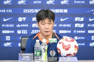 李霄鵬：這個間歇期隊員們訓(xùn)練都比較努力，希望明天全力以赴