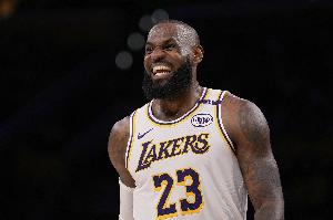 ??美媒曬球員第22賽季場(chǎng)均得分榜：詹姆斯第1&拆成4節(jié)后包攬前5