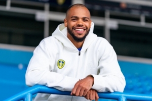 官方：利茲聯(lián)免簽26歲沃爾夫斯堡前鋒盧卡斯-恩梅查，簽兩年合同