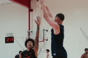 切磋技藝！訓(xùn)練師曬郭昊文與克萊&麥克朗一起訓(xùn)練視頻