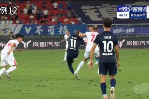 嚴(yán)重犯規(guī)！官方：薩里奇蹬踹應(yīng)判紅牌，裁判漏判&VAR未介入錯(cuò)誤