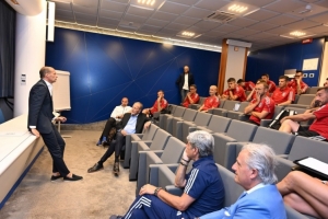 牌面！阿萊格里在科維恰諾教練學(xué)院講課，學(xué)生包括小法、哈姆西克