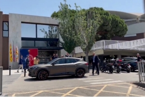 西媒：霍安-加西亞抵達諾坎普參加簽約儀式，合同期限到2031年