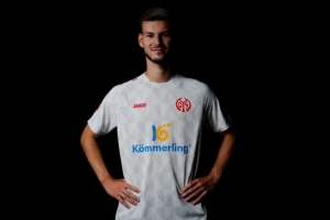 德天空：美因茨中場(chǎng)克勞斯將租借加盟科隆，談判已到深入階段