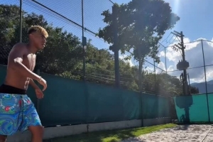 亞馬爾社媒曬與內(nèi)馬爾一起度假視頻：偶像和標(biāo)桿，永遠(yuǎn)Number one