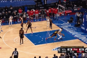 4年前的今天：本-西蒙斯籃下面對空籃選擇傳球 76人G7不敵老鷹