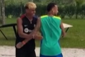 ??真能玩到一起！內(nèi)馬爾“助攻”亞馬爾得分，兩人一起踢足排球