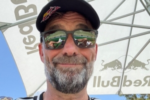 克洛普更新社媒，曬照與朋友打籠式網(wǎng)球：美好的周末！