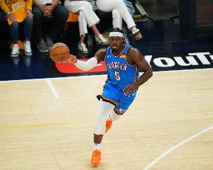 防守尖兵??多特常規(guī)賽場均10.1分4.1板1.1斷 季后賽7.9分1.3斷