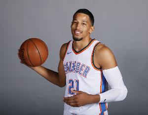 羅伯森發(fā)推：我為OKC高興 更為普雷斯蒂高興 終于奪冠了！