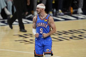 贏家球員！卡魯索總決賽作為替補(bǔ)送出17次搶斷 創(chuàng)造歷史紀(jì)錄