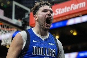 來看近15年季后賽最佳球員！老詹刷屏?? 小學生22年逆天改命?