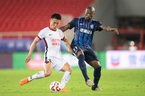 武漢三鎮(zhèn)vs成都蓉城現(xiàn)場(chǎng)觀眾人數(shù)：14765人