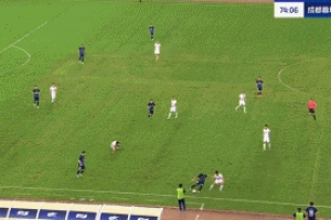 蓉城再度落后！三鎮(zhèn)流暢反擊，4腳傳球打穿&紹爾捅射破門(mén)