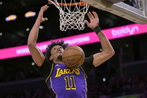 ??馬健談湖人雙塔：內(nèi)線比上賽季肯定變強(qiáng)了 但在西部仍然偏弱