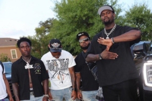 胖了還是瘦了??籃球媒體曬出錫安和朋友們一起享受休賽期的動態(tài)