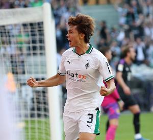 德天空：門興中衛(wèi)板倉滉解約條款過期，埃因霍溫商談引進球員