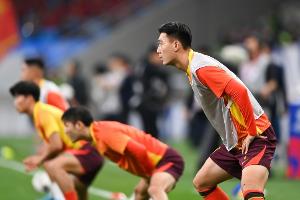 蔣圣龍：聽說(shuō)這次日本隊(duì)都是J聯(lián)賽球員，但他們比賽節(jié)奏快得驚人