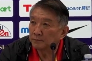 宮魯鳴：雙塔戰(zhàn)術(shù)練得不多 今天通過實(shí)戰(zhàn)來提升她們的默契程度