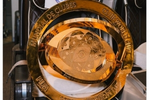 把獎(jiǎng)杯帶回家！切爾西社媒曬世俱杯獎(jiǎng)杯搭飛機(jī)照片：一路平安