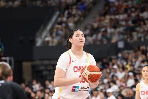 蘇群：日本小組賽場均三分出手近39次 張子宇打中鋒時(shí)補(bǔ)防很重要